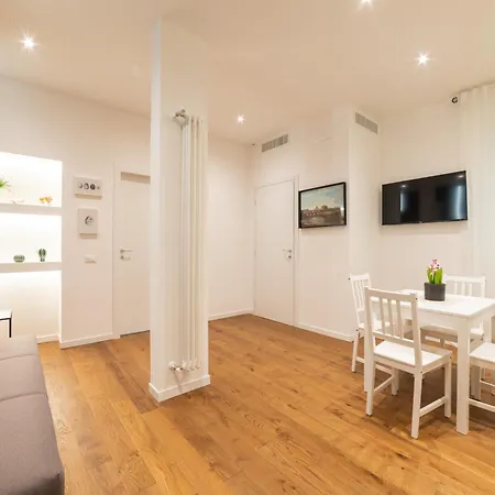 Piazzetta Romana Luxury House